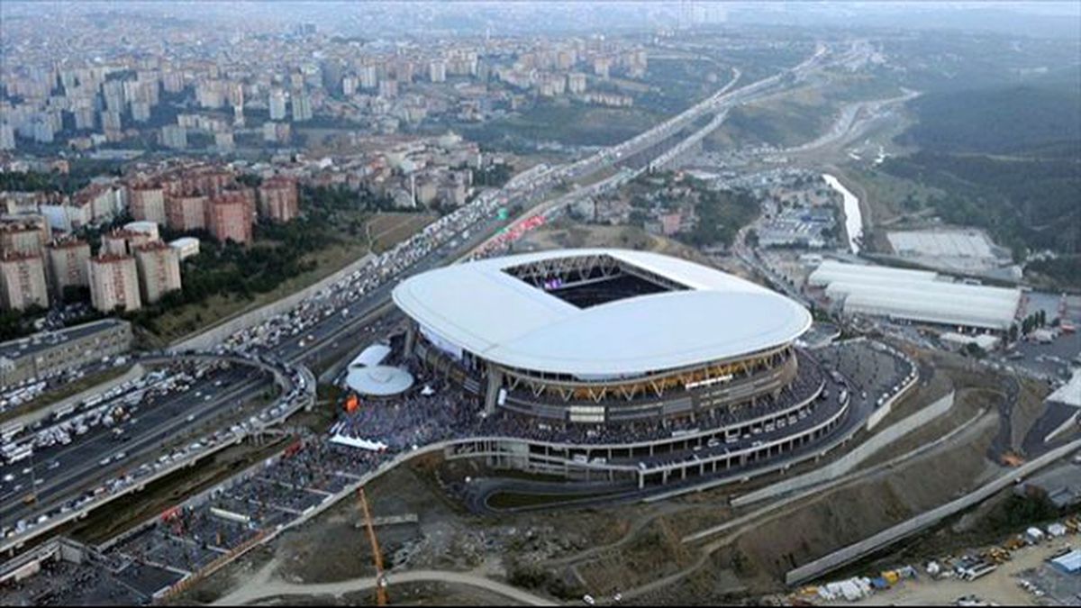 Dev Derbi Öncesi TT Arena'da Bomba Alarmı