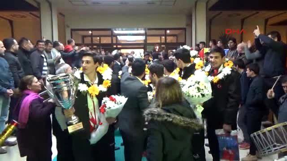 Dünya Şampiyonuna Coşkulu Karşılama