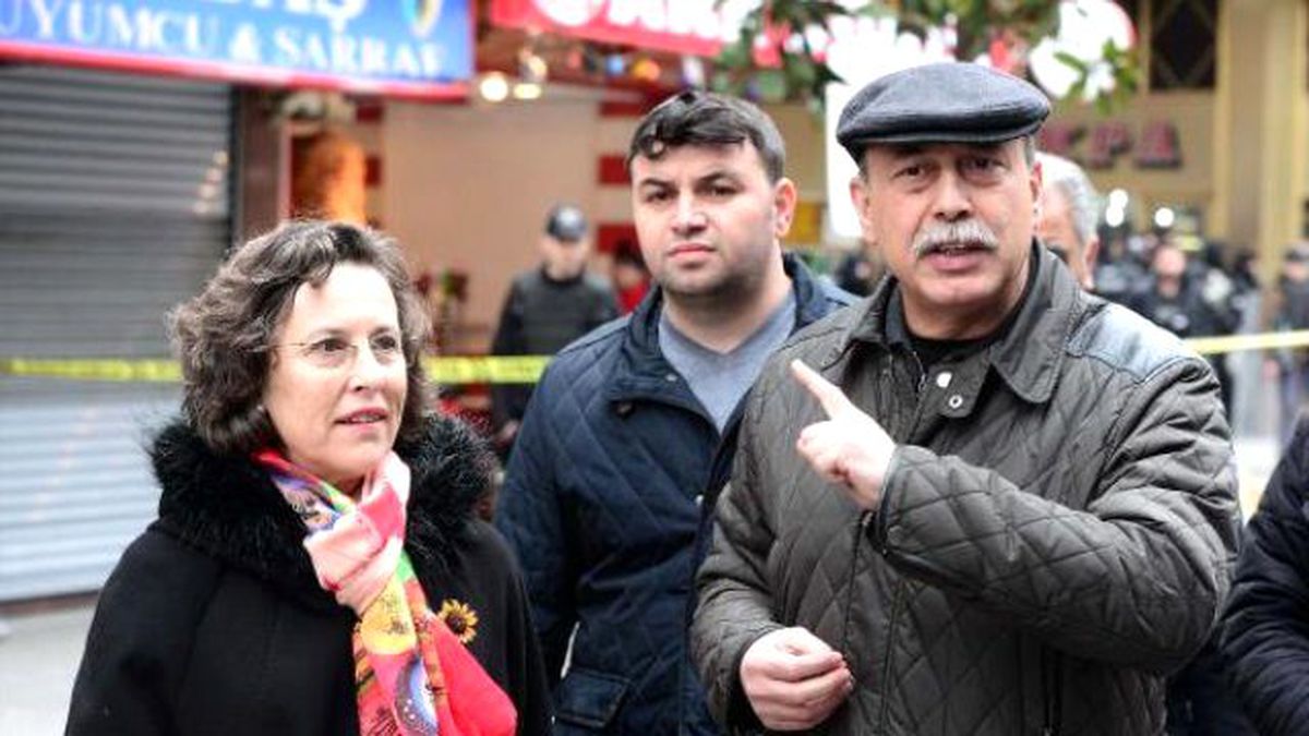 Hdp\'liler Bakırköy\'e Yürümek İsteyince Polis Müdahale Etti