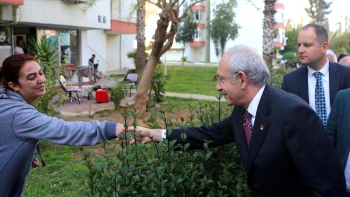 Kılıçdaroğlu\'dan Şehit Evine Taziye Ziyareti