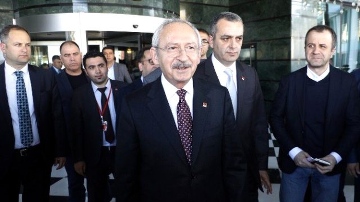 Kılıçdaroğlu\'ndan Şehit Evine Taziye Ziyareti