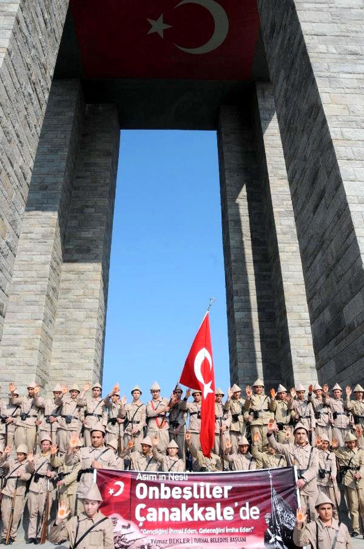 Kınalı Onbeşliler Çanakkale Şehitliği\'nde