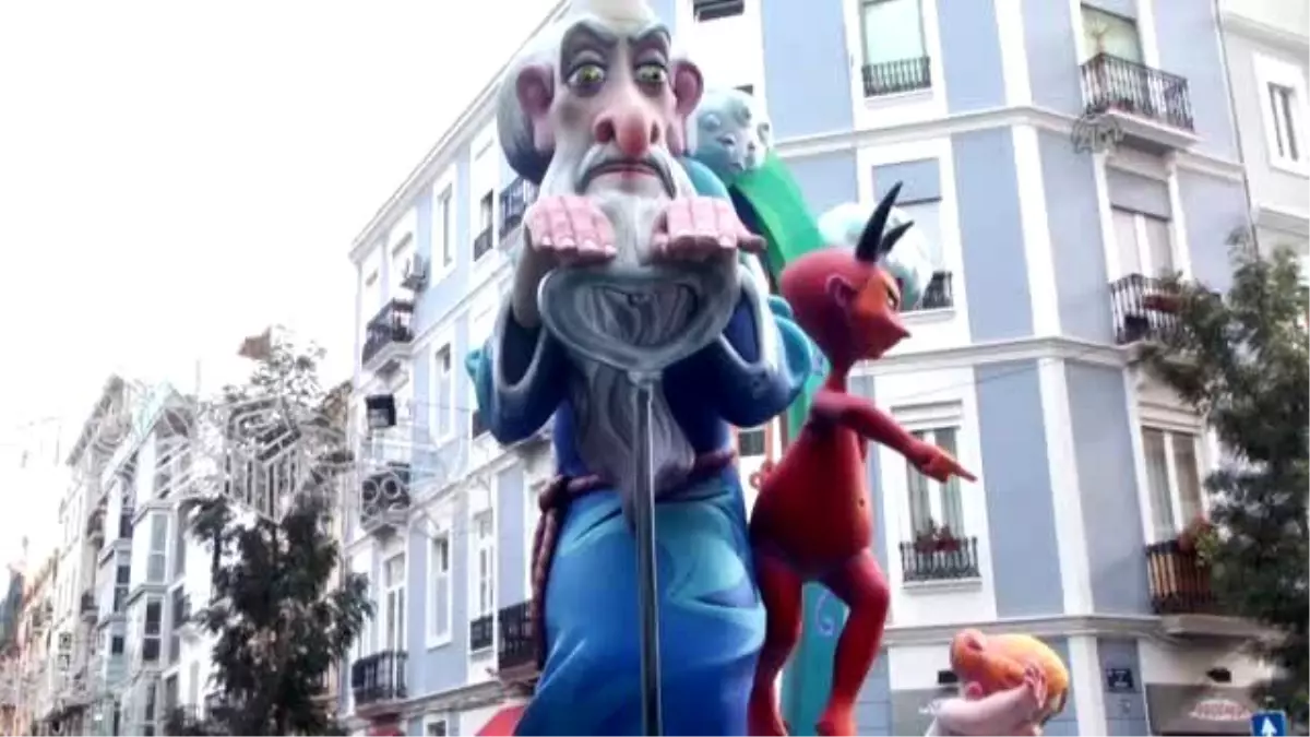 Las Fallas Festival\'inde Dev Kuklalar Ateşe Verildi - İspanya