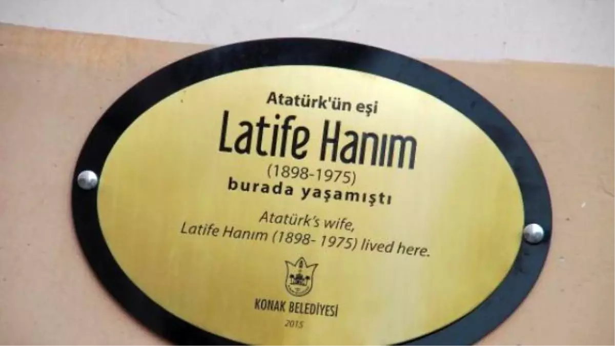 Latife Hanım\'ın Doğduğu Tarihi Konak Dökülüyor