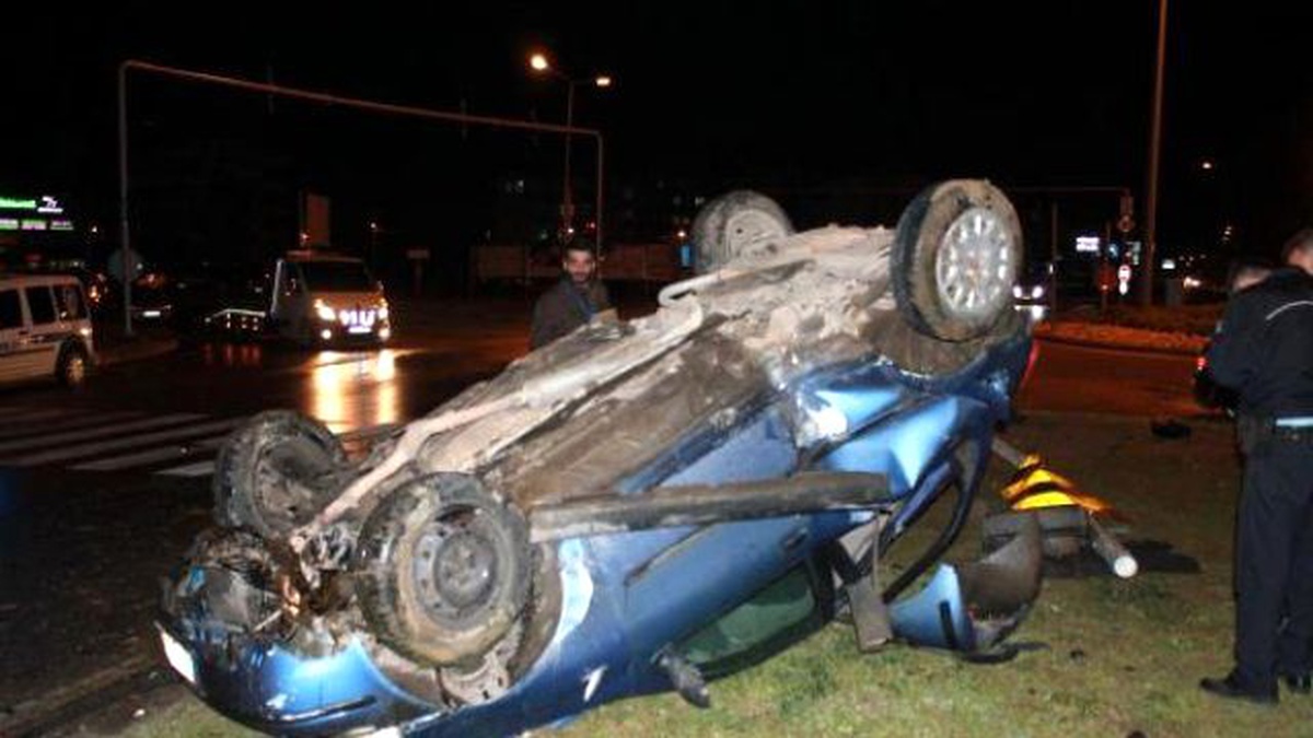 Manavgat\'ta Otomobiller Çarpıştı: 1 Ölü, 1 Yaralı