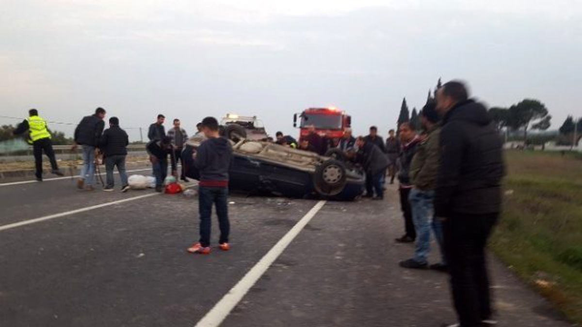 Manisa\'da Otomobil Takla Attı: 5 Yaralı