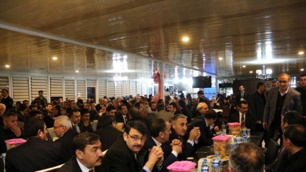 Mardin\'e Atanan Milli Eğitim Müdürüne Veda Yemeği