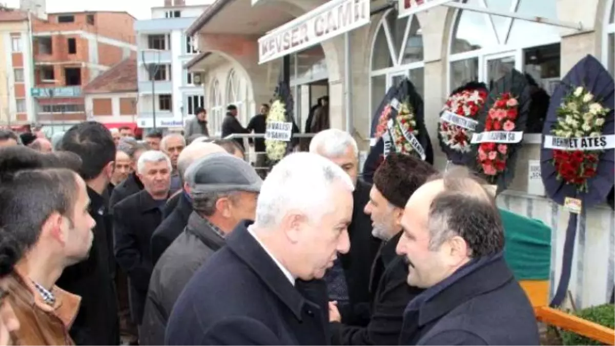 MHP Samsun Milletvekili Erhan Usta, Babasını Toprağa Verdi