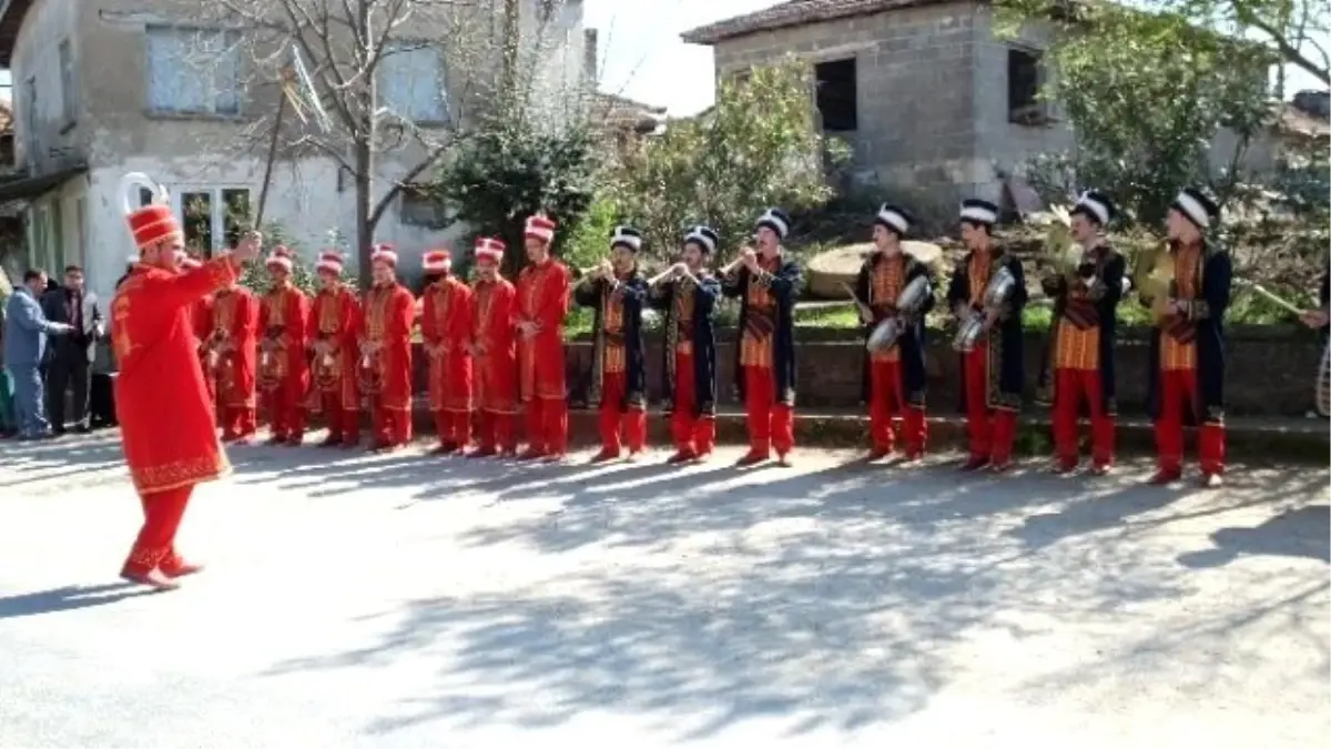 Öğrencilerden Oluşan Mehter Takımı Köyde Konser Verdi