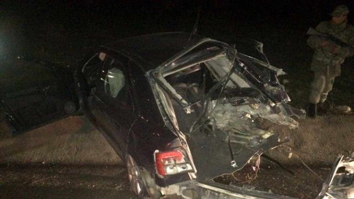 Otomobil ile Kamyonet Kafa Kafaya Çarpıştı: 1 Ölü