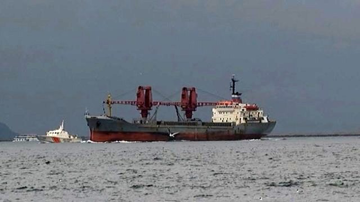 Rus Gemisi İstanbul Boğazı\'ndan Geçti