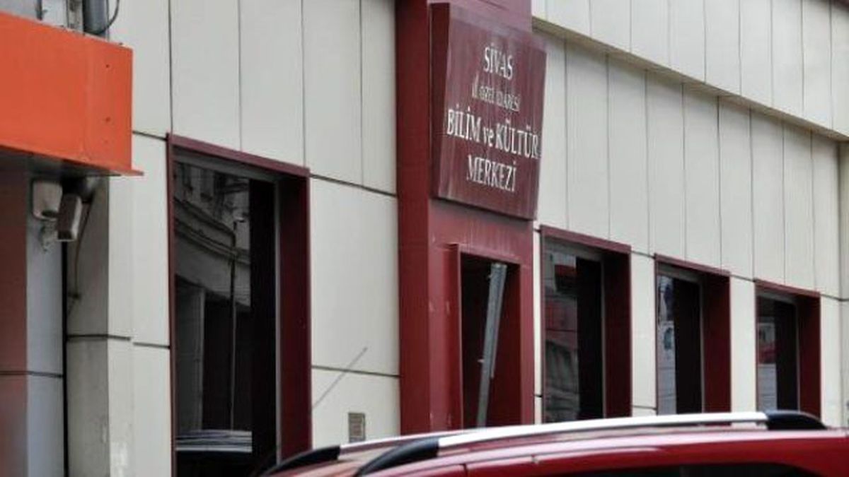 Sivas\'ta Şüpheli Çanta Paniği