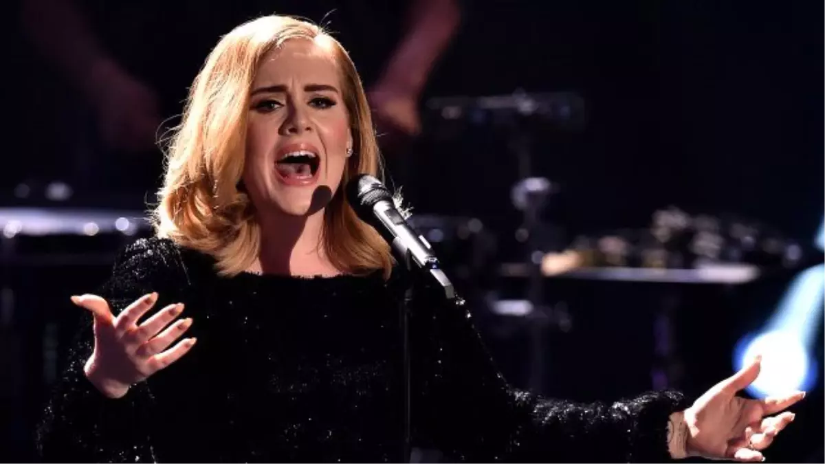 Adele'in Özel Fotoğrafları Hacklendi