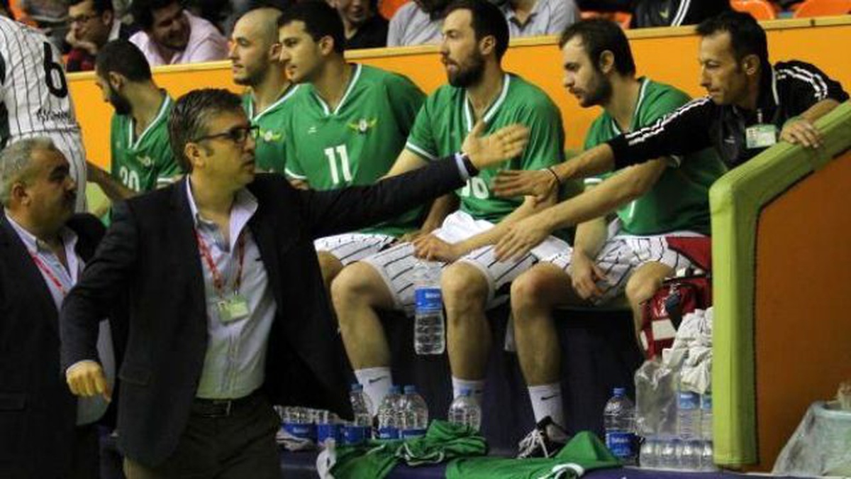 Akhisar Belediyespor Baskette Aktaş\'la Yolunu Ayırdı