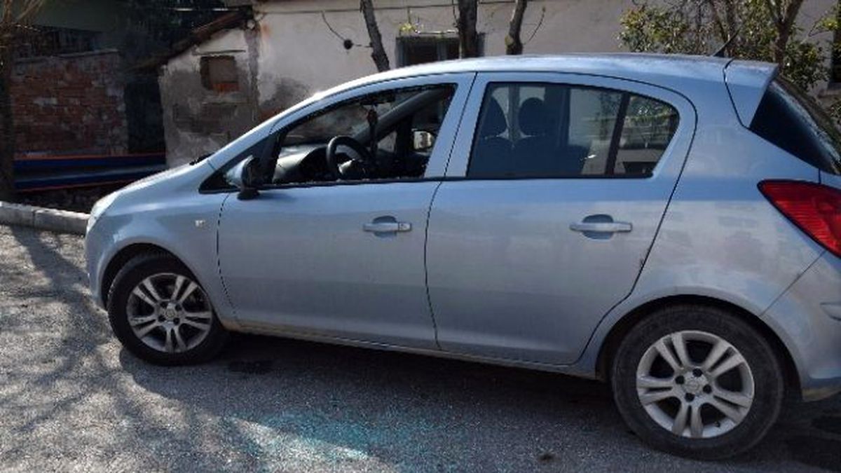 Aliağa\'da Yedi Araca Zarar Verildi