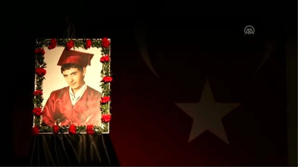 Ankara\'daki Saldırıda Yaşamını Yitiren Ozan Can Akkuş İçin Anma Töreni