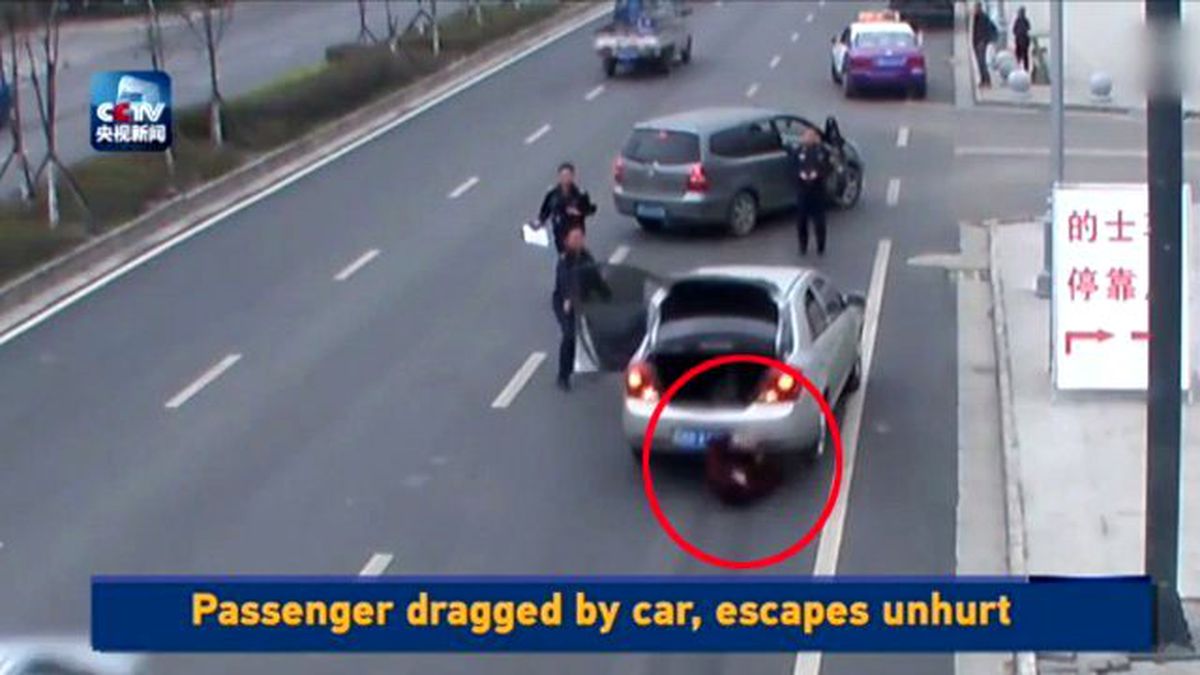 Korsan Taksi Yolcusu Aracın Altında Metrelerce Sürüklendi