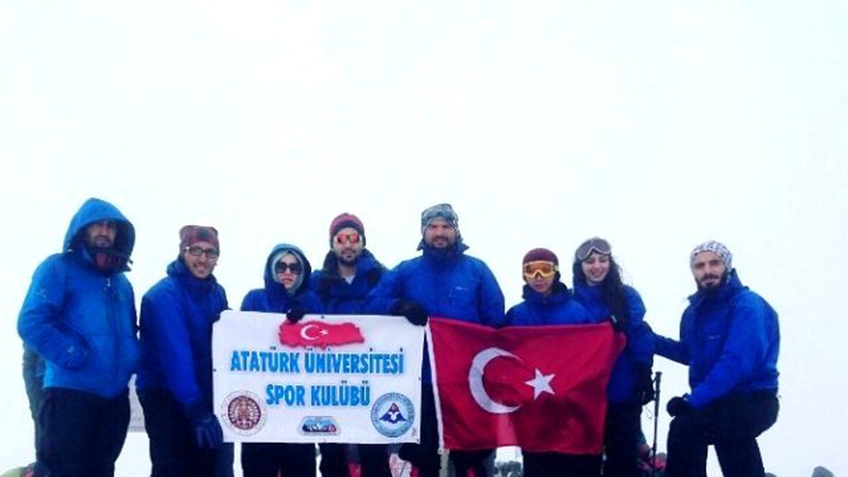 Atatürk Üniversitesi Dağcıları Şehitler Anısına Tırmandı