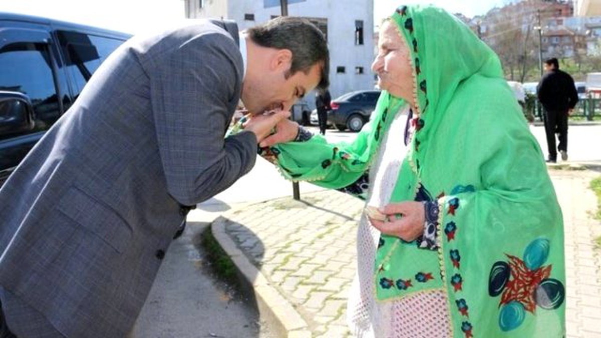 Başkan Cüneyt Yemenicinin Yaşlılara Saygı Haftası Mesajı