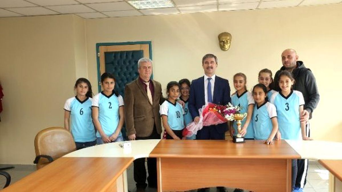 Başkan Şirin Küçük Voleybolculara Başarılar Diledi