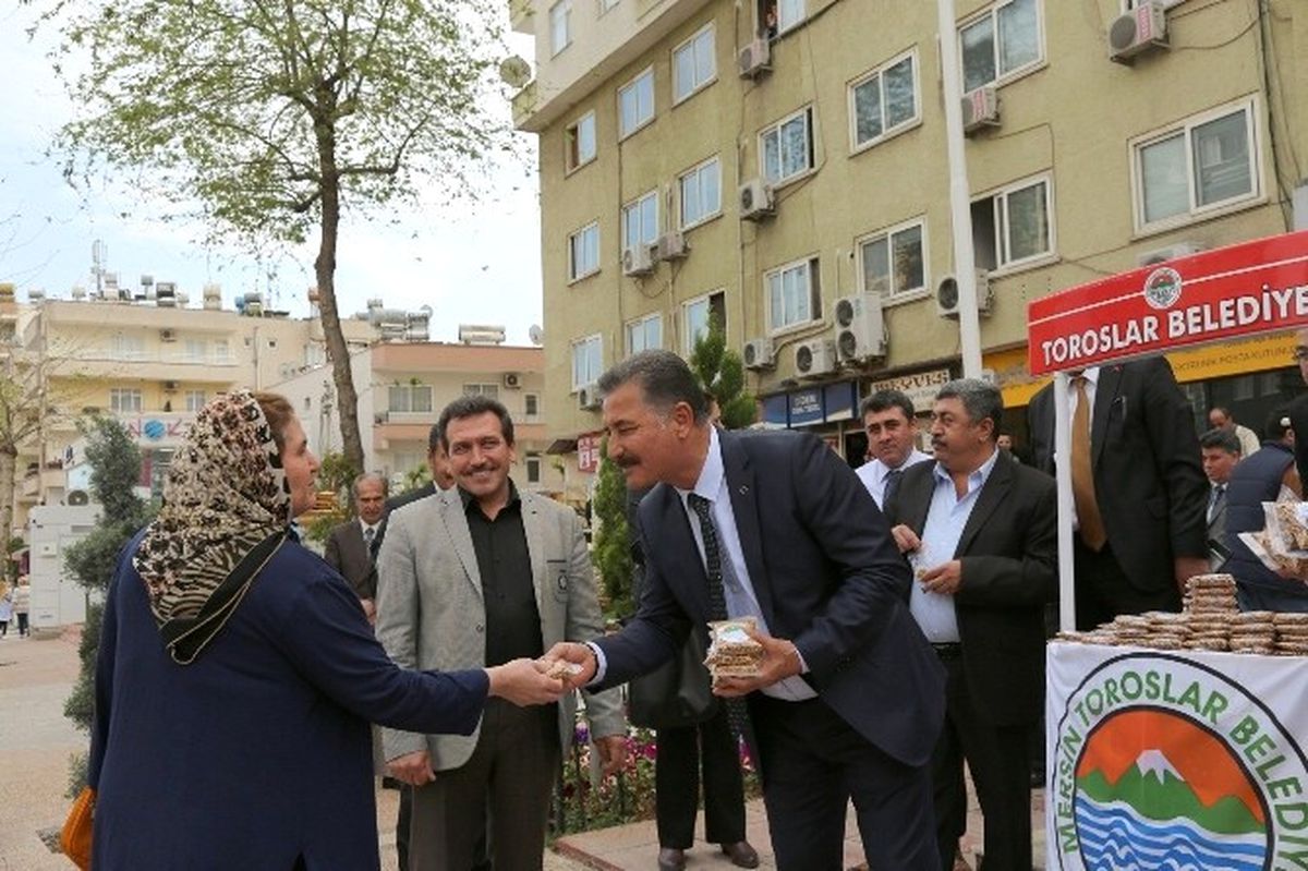 Başkan Tuna, Nevruz Bayramı\'nda Vatandaşlara Kavurga Dağıttı
