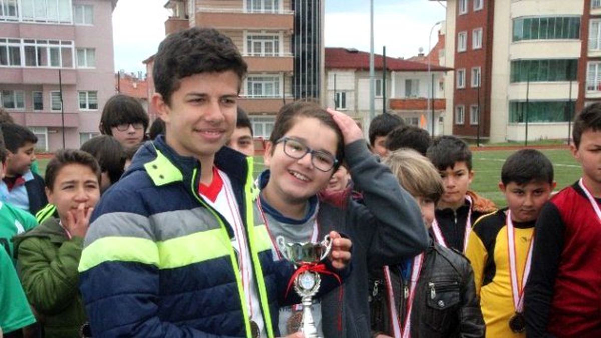 Bozüyük Yavuz Sultan Selim İlk/ortaokulu Şampiyonu Oldu