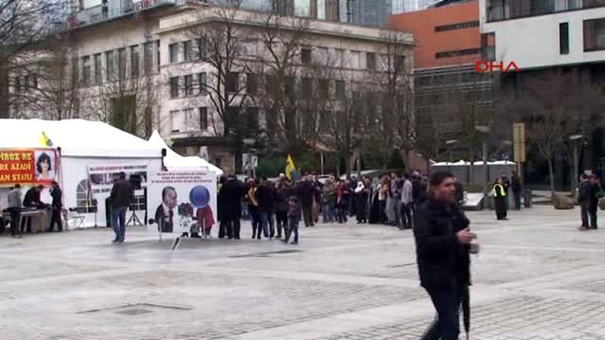 Brüksel\'deki PKK Çadırı Önünde Nevruz Kutlaması...