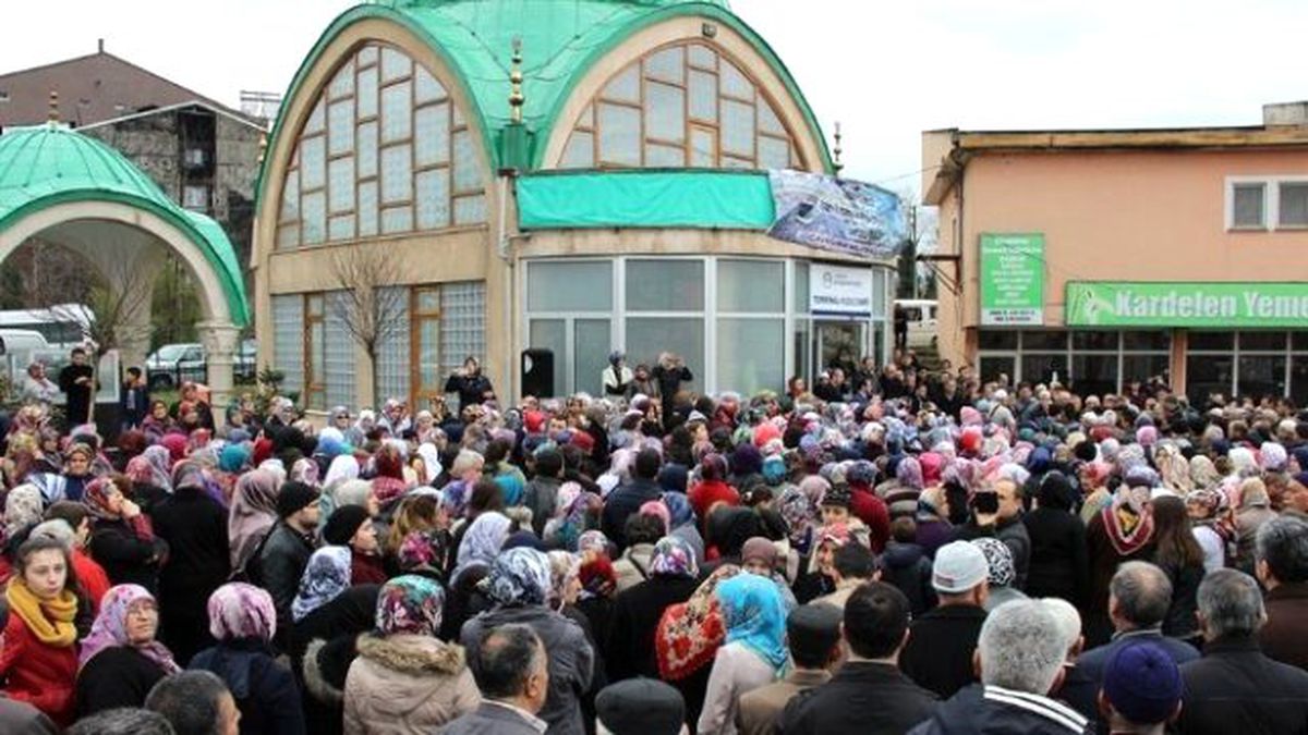 Çaycuma\'da Umre Kafilesi Kutsal Topraklara Uğurlandı