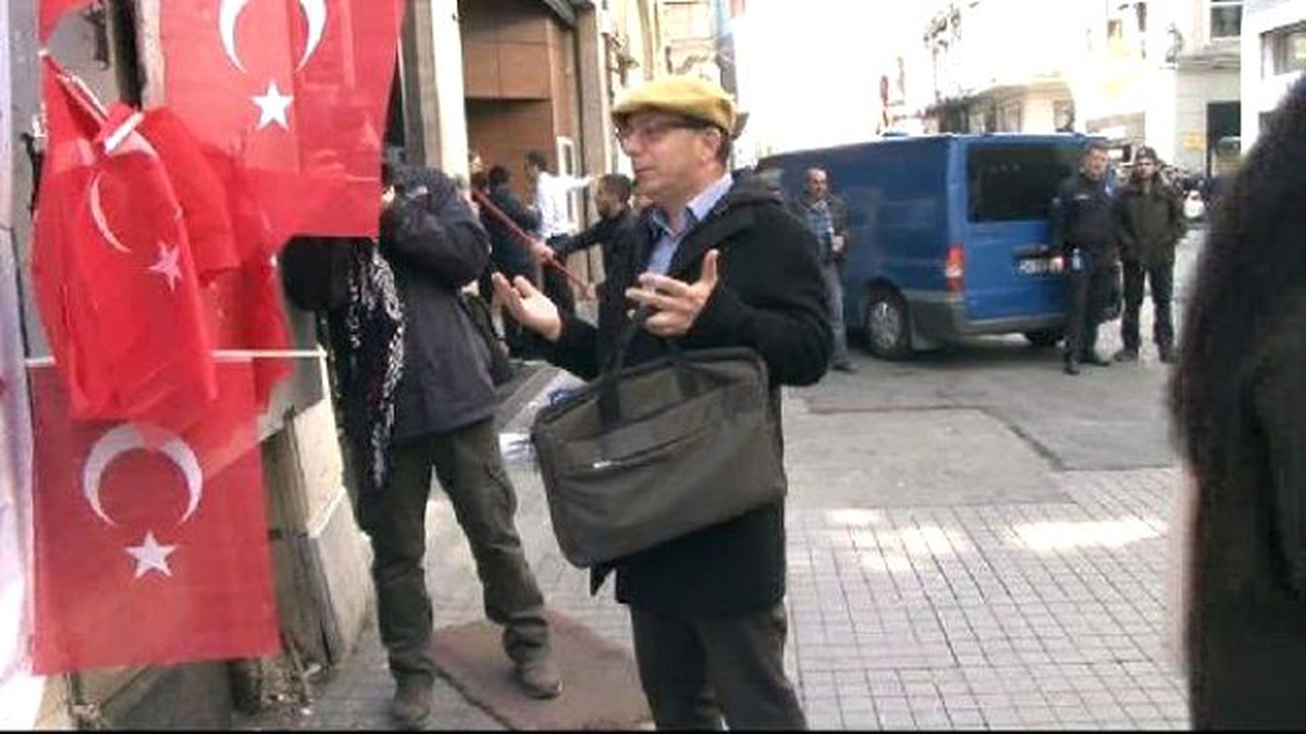 CHP\'li Kadınlar Patlama Yerine Karanfil Bıraktı