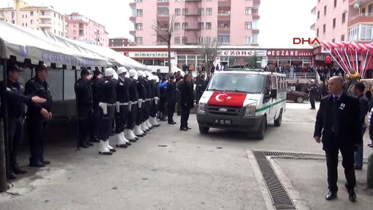 Çorum İmam Baba Şehit Polis Oğlunun Cenaze Namazını Kıldırdı