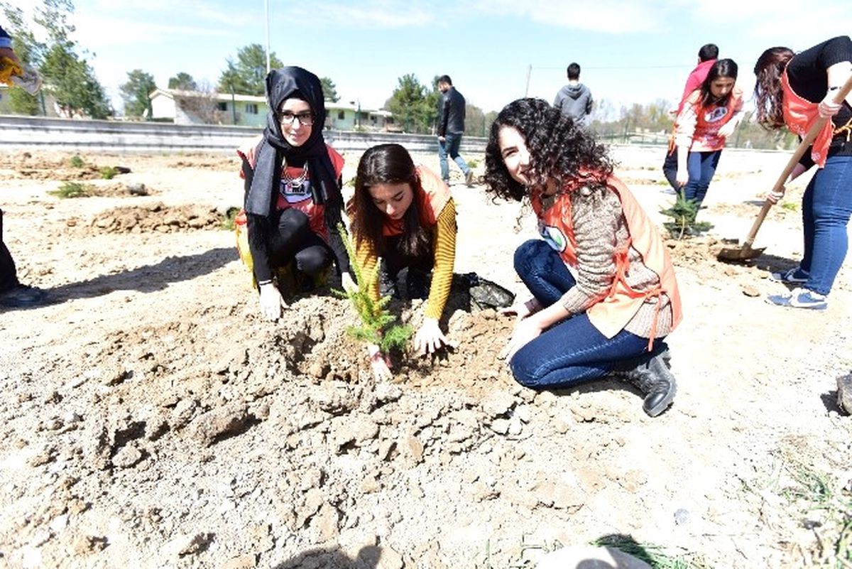 Down Sendromlu Öğrenciler Fidan Dikti