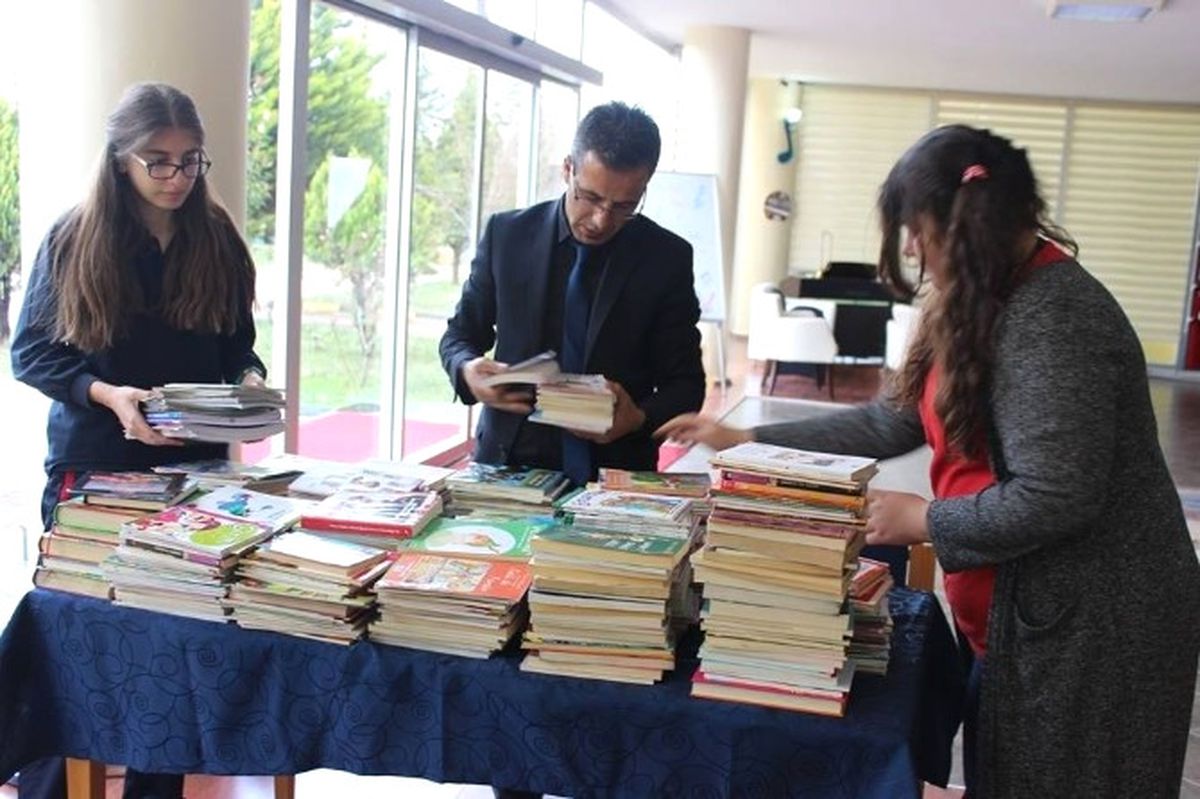 Gaziantep\'ten Midyat\'a Bin Kitap