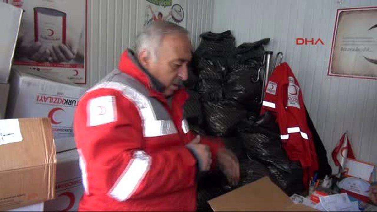 Hakkari Yüksekova\'dan Hakkari\'ye Göç Eden Ailelere Kızılay\'dan Yardım
