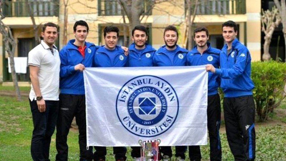 İstanbul Aydın Üniversitesi'nden Çifte Şampiyonluk