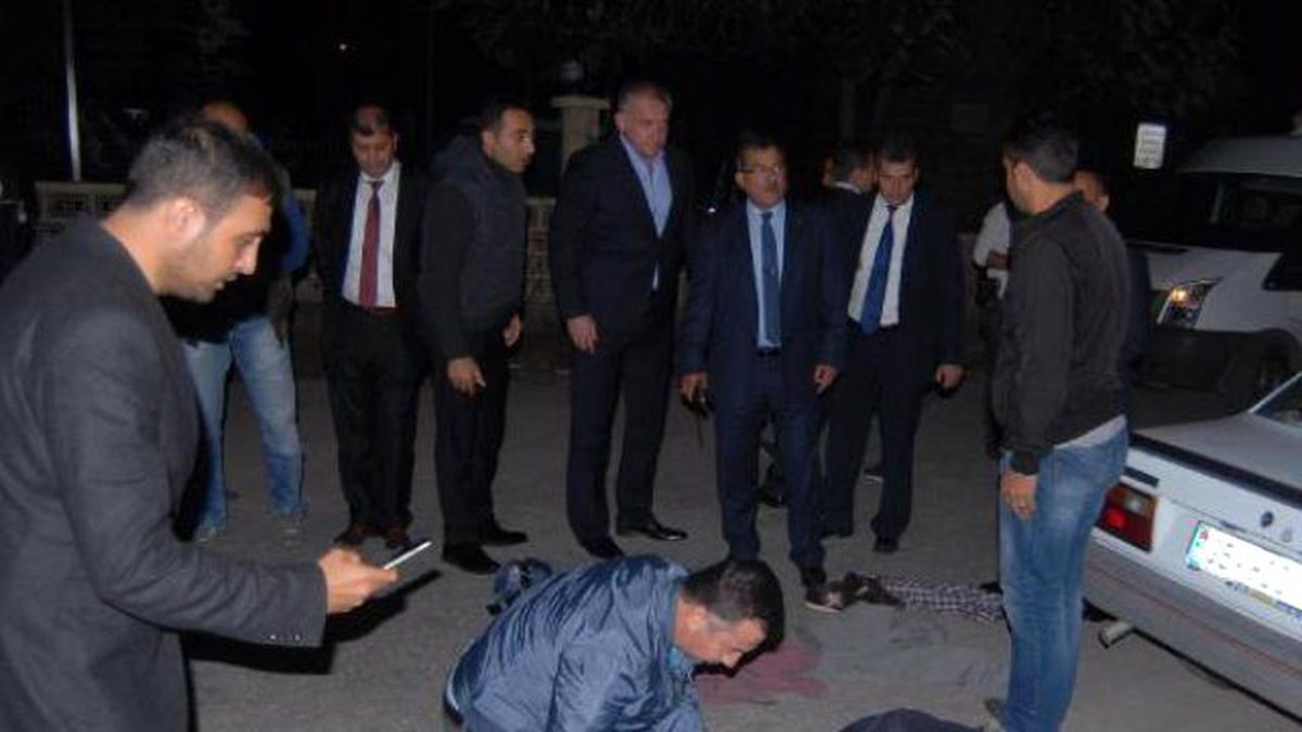 İzmir\'de, Polise Ateş Eden Teröristin Evinde Patlayıcı Bulundu (2) - Yeniden
