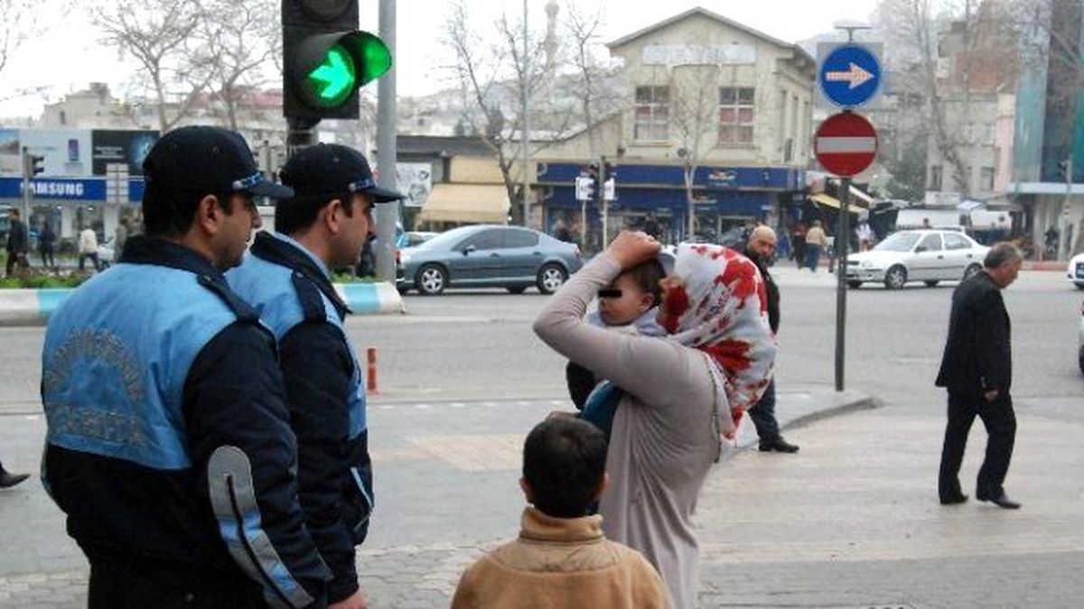 Kahramanmaraş\'ta Suriyeli Dilenciler Çevre İllere Gönderiliyor