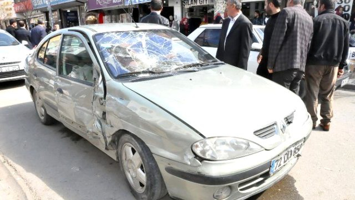 Kalp Krizi Geçiren Sürücü Kaza Yaptı: 3 Yaralı