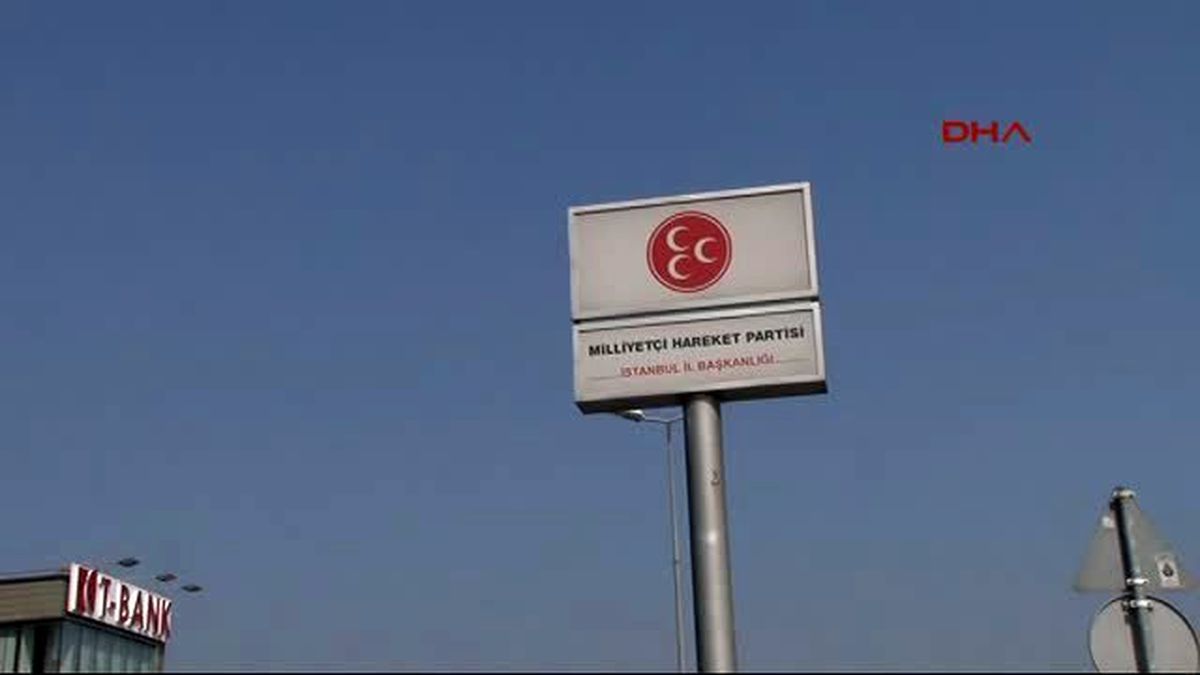 MHP İstanbul İl Başkanlığı\'nda Yangın Paniği