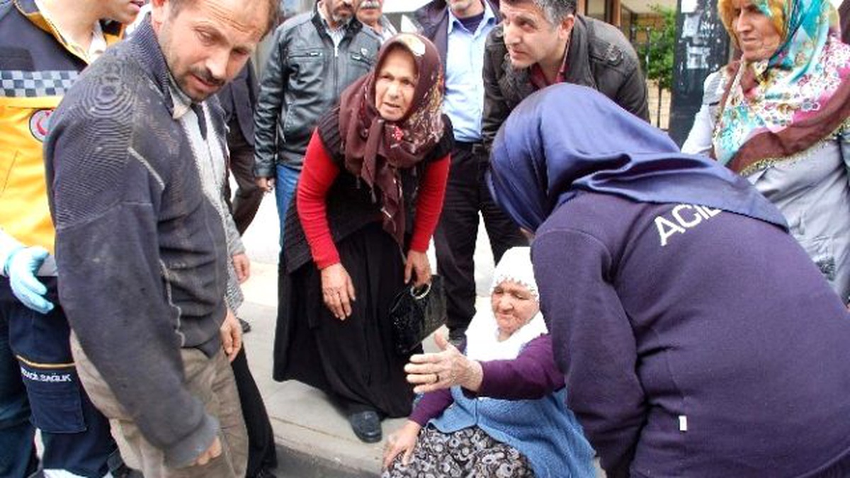 Motosikletten Korkup Yere Düşen Yaya Yaralandı