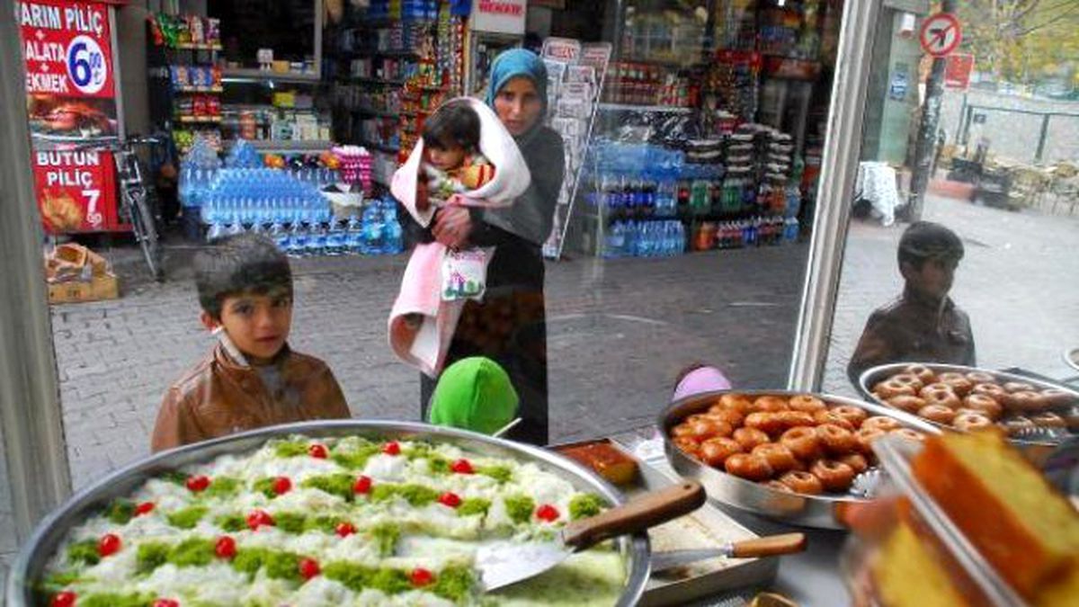 Mülteci Kadın ve Çocuklarının Tatlılara Acı Bakışı