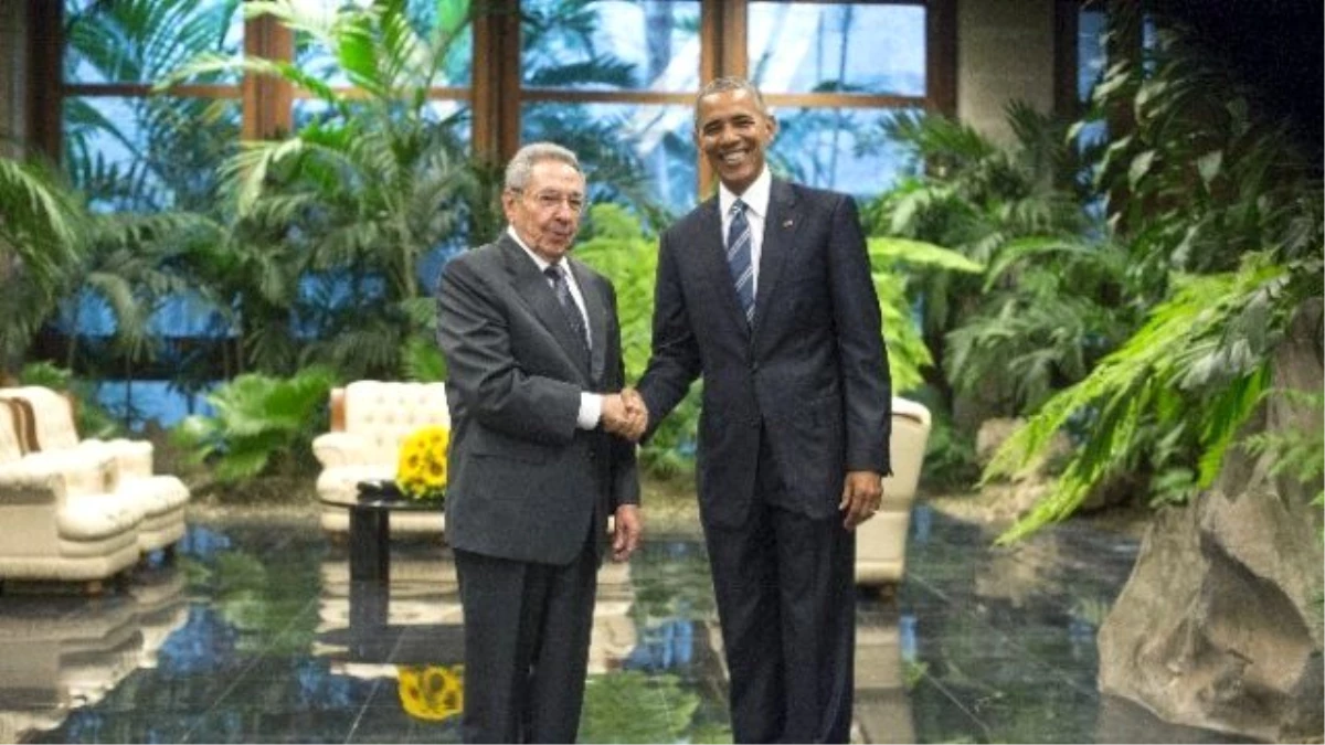 Obama, Küba Devlet Başkanı Raul Castro ile Görüştü
