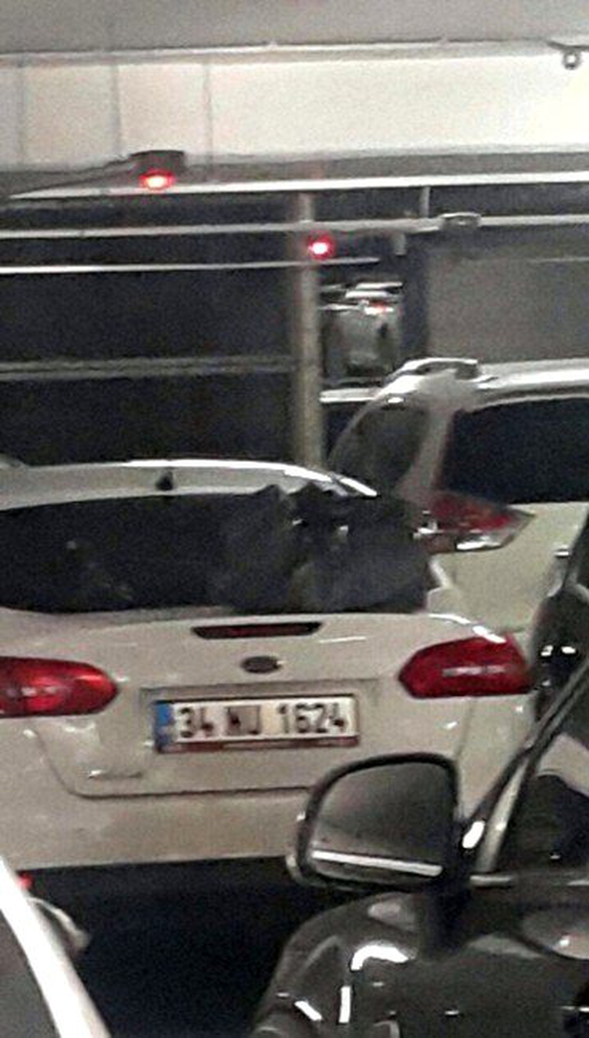 Şüpheli Paketten Can Yeleği Çıktı