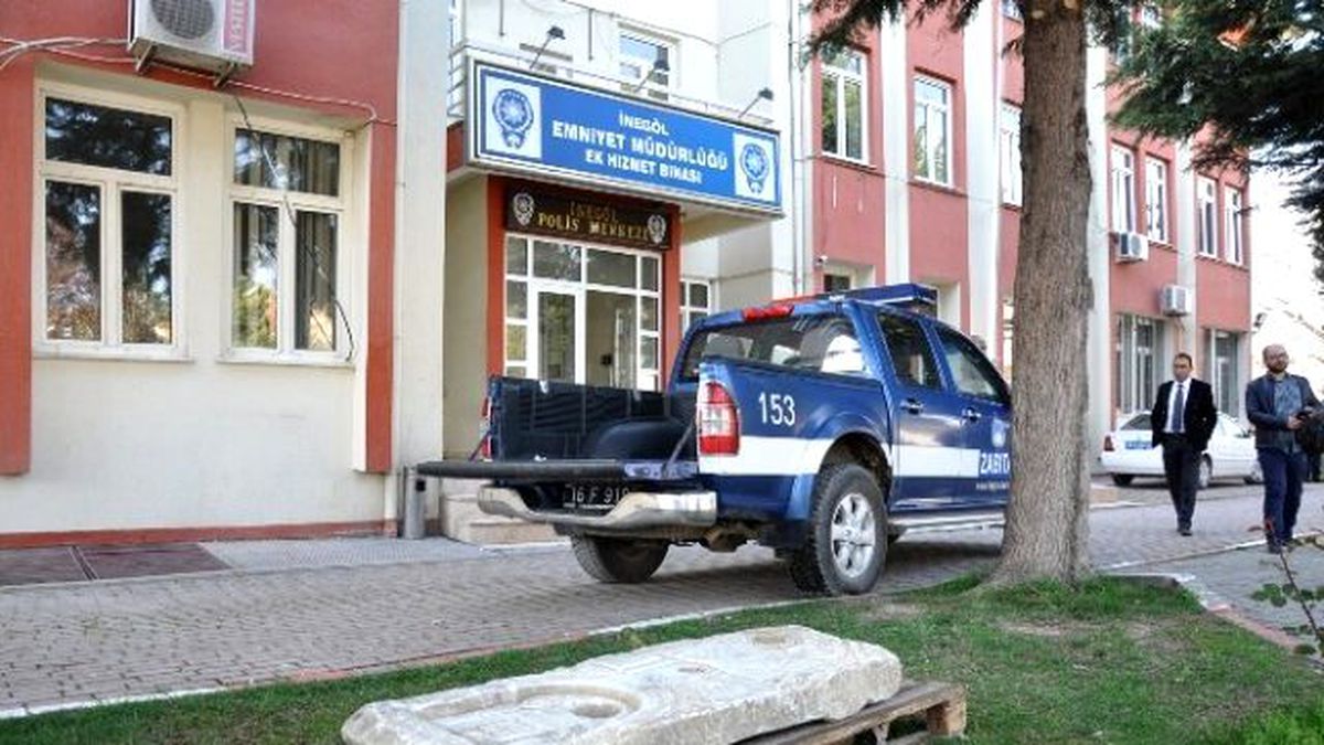 Polisleri Görünce Lahitleri Kara Yoluna Attılar