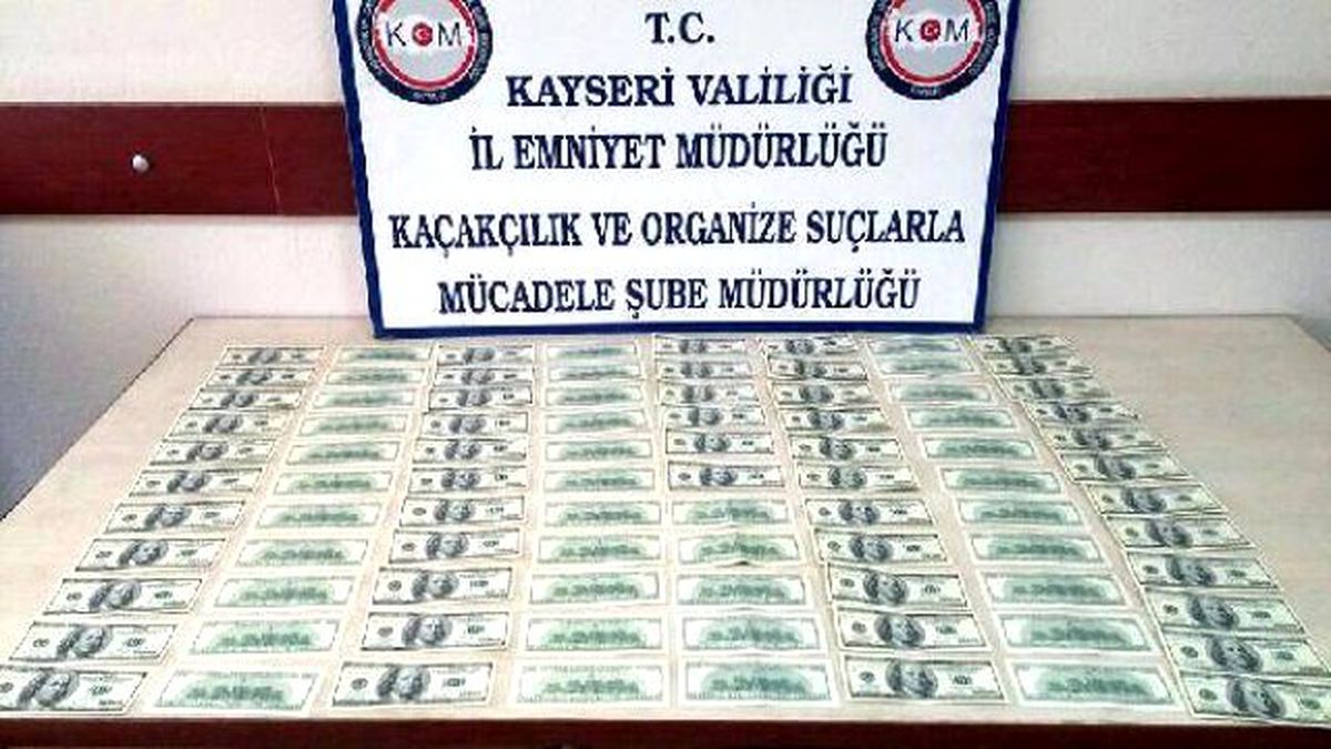 Sahte Dolarlarla Cep Telefonu Alırken Yakalandı