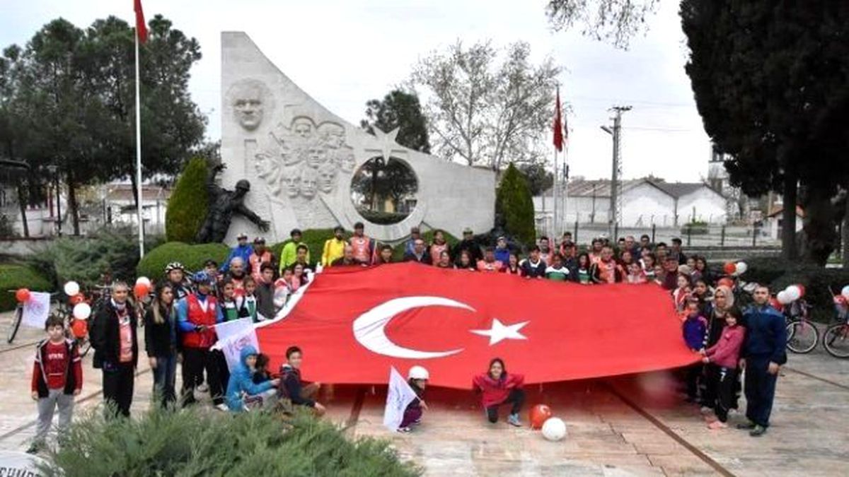 Salihli\'de Pedallar Şehitler İçin Çevrildi