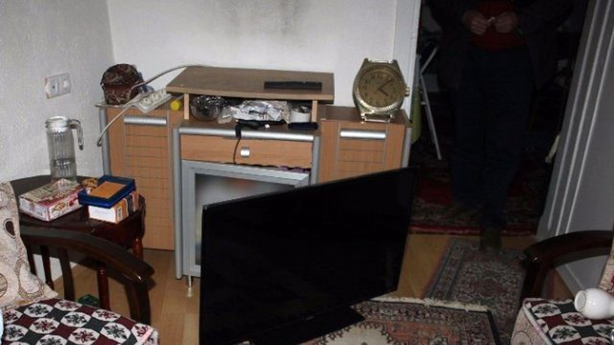 Salihli\'de Yakalanan İki Hırsız Tutuklandı