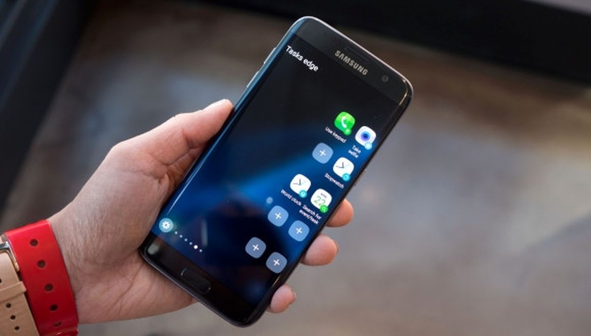 Samsung S7 Edge\'in Ekranı Sorunlu Çıktı !