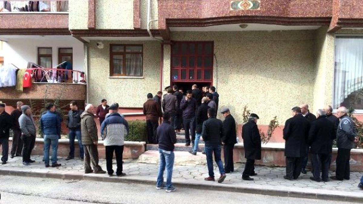 Şehit Uzman Çavuş Tunce\'nin Baba Ocağına Ateş Düştü
