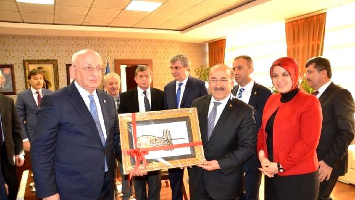 TBMM Başkanı Kahraman\'dan Başkan Gümrükçüoğlu\'na Ziyaret
