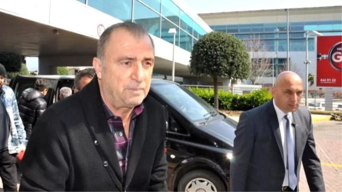 Terör Önlemi! Milli Takım Havaalanına Tek Tek Geldi